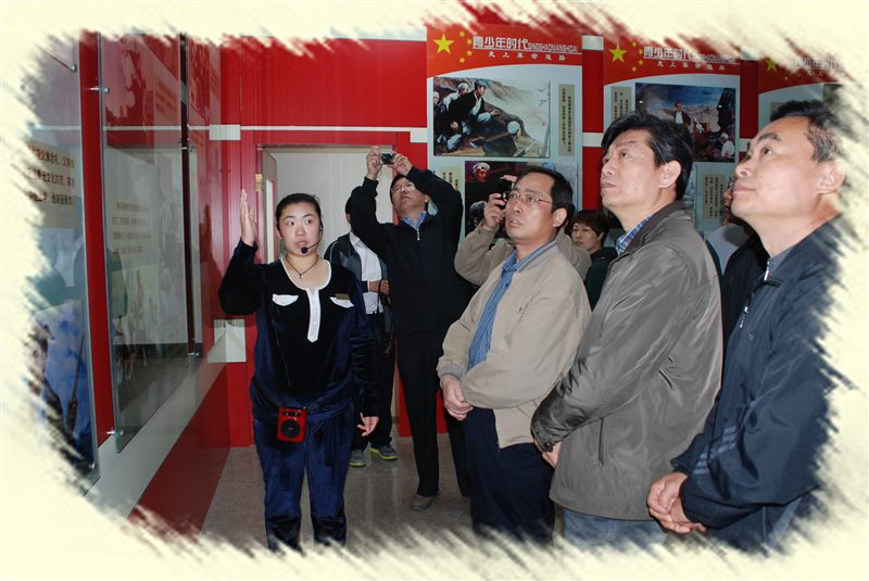 4-2 参观焦（jiāo）裕禄纪念（niàn）馆_副本.jpg